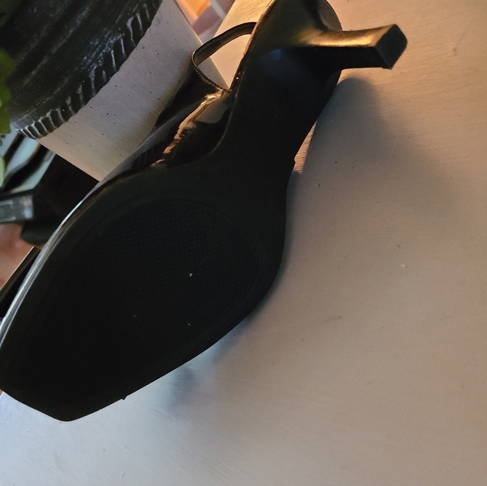 Etienne Aigner patent leather heels 7.5 hp🔥 - Picture 3 of 6